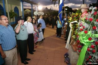 Daniel y Rosario rinden homenaje a Sandino en su aniversario natal