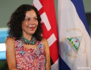 Daniel y Rosario rinden homenaje a Sandino en su aniversario natal