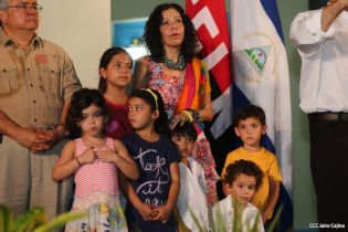 Daniel y Rosario rinden homenaje a Sandino en su aniversario natal