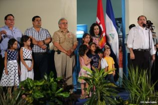 Daniel y Rosario rinden homenaje a Sandino en su aniversario natal