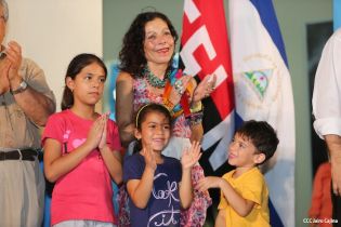 Daniel y Rosario rinden homenaje a Sandino en su aniversario natal