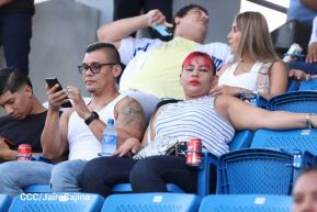 Familias disfrutan de inauguración del Estadio Roberto Clemente de Masaya