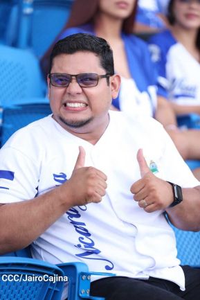 Familias disfrutan de inauguración del Estadio Roberto Clemente de Masaya