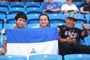 Familias disfrutan de inauguración del Estadio Roberto Clemente de Masaya