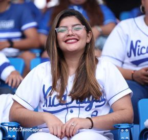 Familias disfrutan de inauguración del Estadio Roberto Clemente de Masaya