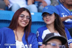 Familias disfrutan de inauguración del Estadio Roberto Clemente de Masaya