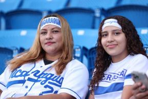 Familias disfrutan de inauguración del Estadio Roberto Clemente de Masaya