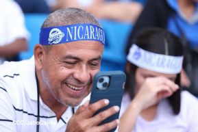 Familias disfrutan de inauguración del Estadio Roberto Clemente de Masaya