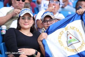 Familias disfrutan de inauguración del Estadio Roberto Clemente de Masaya