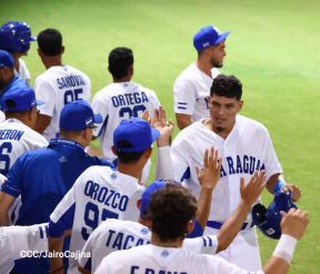 Familias disfrutan de inauguración del Estadio Roberto Clemente de Masaya