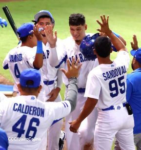 Familias disfrutan de inauguración del Estadio Roberto Clemente de Masaya