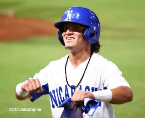 Familias disfrutan de inauguración del Estadio Roberto Clemente de Masaya