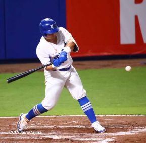 Familias disfrutan de inauguración del Estadio Roberto Clemente de Masaya