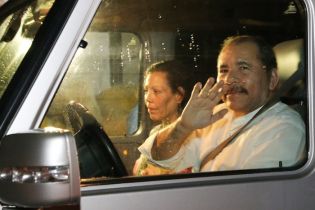 Daniel y Rosario sostienen nuevo encuentro con Conferencia Episcopal