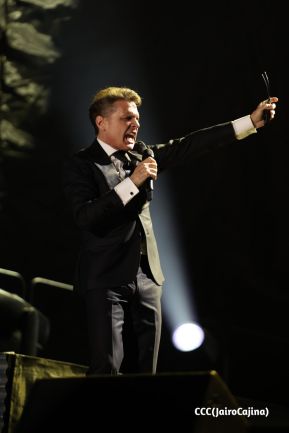 Concierto de Luis Miguel en el Estadio Nacional Soberanía de Managua