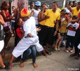 Bluefields vibra al ritmo del Palo de Mayo