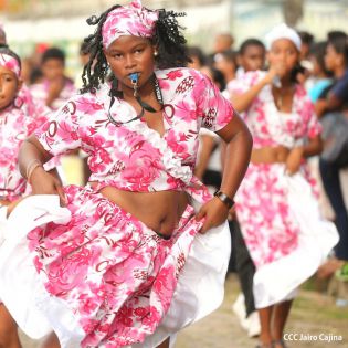 Bluefields vibra al ritmo del Palo de Mayo