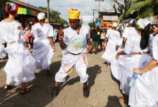 Bluefields vibra al ritmo del Palo de Mayo