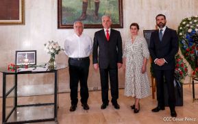 Firma de libro de condolencias en Nicaragua por las víctimas del atentado terrorista en Rusia