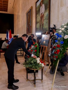 Firma de libro de condolencias en Nicaragua por las víctimas del atentado terrorista en Rusia