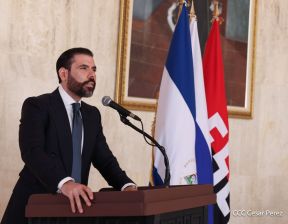 Firma de libro de condolencias en Nicaragua por las víctimas del atentado terrorista en Rusia