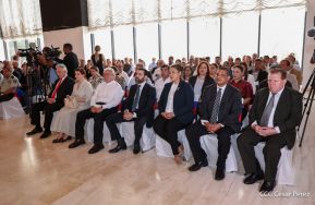 Firma de libro de condolencias en Nicaragua por las víctimas del atentado terrorista en Rusia