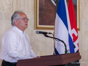 Firma de libro de condolencias en Nicaragua por las víctimas del atentado terrorista en Rusia