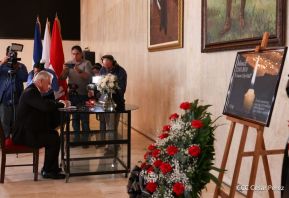 Firma de libro de condolencias en Nicaragua por las víctimas del atentado terrorista en Rusia