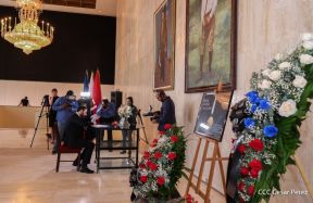 Firma de libro de condolencias en Nicaragua por las víctimas del atentado terrorista en Rusia