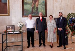 Firma de libro de condolencias en Nicaragua por las víctimas del atentado terrorista en Rusia