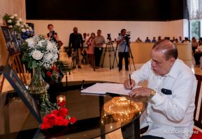 Firma de libro de condolencias en Nicaragua por las víctimas del atentado terrorista en Rusia