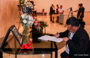 Firma de libro de condolencias en Nicaragua por las víctimas del atentado terrorista en Rusia