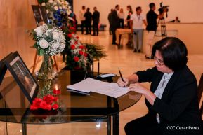 Firma de libro de condolencias en Nicaragua por las víctimas del atentado terrorista en Rusia