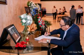 Firma de libro de condolencias en Nicaragua por las víctimas del atentado terrorista en Rusia