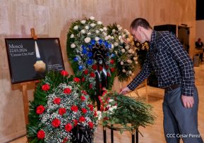 Firma de libro de condolencias en Nicaragua por las víctimas del atentado terrorista en Rusia