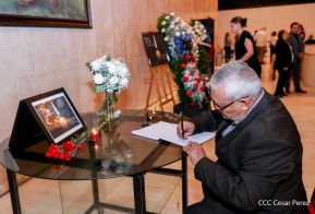 Firma de libro de condolencias en Nicaragua por las víctimas del atentado terrorista en Rusia