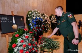 Firma de libro de condolencias en Nicaragua por las víctimas del atentado terrorista en Rusia