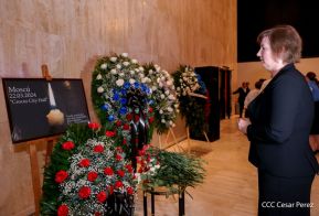 Firma de libro de condolencias en Nicaragua por las víctimas del atentado terrorista en Rusia