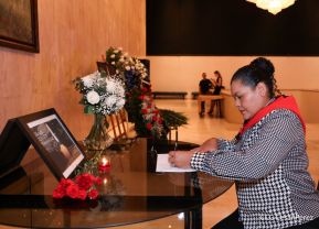 Firma de libro de condolencias en Nicaragua por las víctimas del atentado terrorista en Rusia