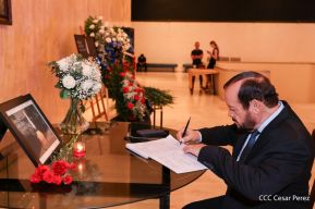 Firma de libro de condolencias en Nicaragua por las víctimas del atentado terrorista en Rusia