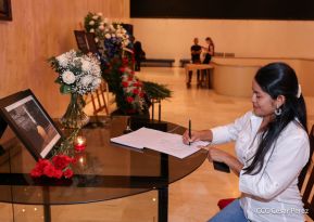Firma de libro de condolencias en Nicaragua por las víctimas del atentado terrorista en Rusia