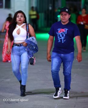 Así disfrutando los nicaragüenses del concierto de Carlos Rivera 