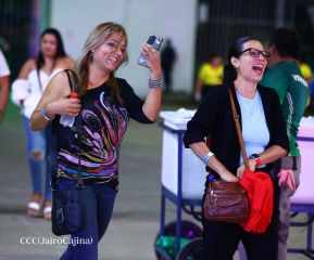 Así disfrutando los nicaragüenses del concierto de Carlos Rivera 
