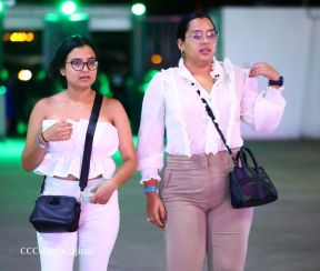 Así disfrutando los nicaragüenses del concierto de Carlos Rivera 