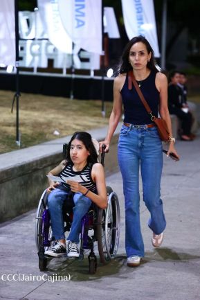 Así disfrutando los nicaragüenses del concierto de Carlos Rivera 
