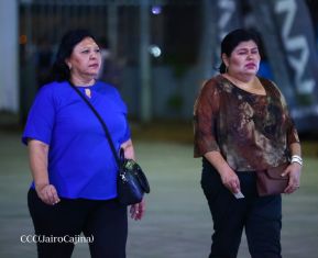 Así disfrutando los nicaragüenses del concierto de Carlos Rivera 