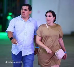 Así disfrutando los nicaragüenses del concierto de Carlos Rivera 