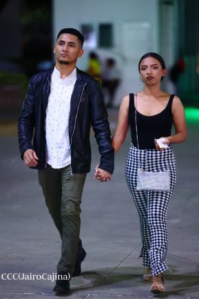 Así disfrutando los nicaragüenses del concierto de Carlos Rivera 