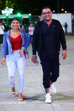 Así disfrutando los nicaragüenses del concierto de Carlos Rivera 