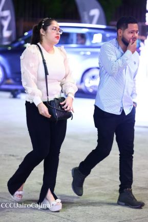 Así disfrutando los nicaragüenses del concierto de Carlos Rivera 